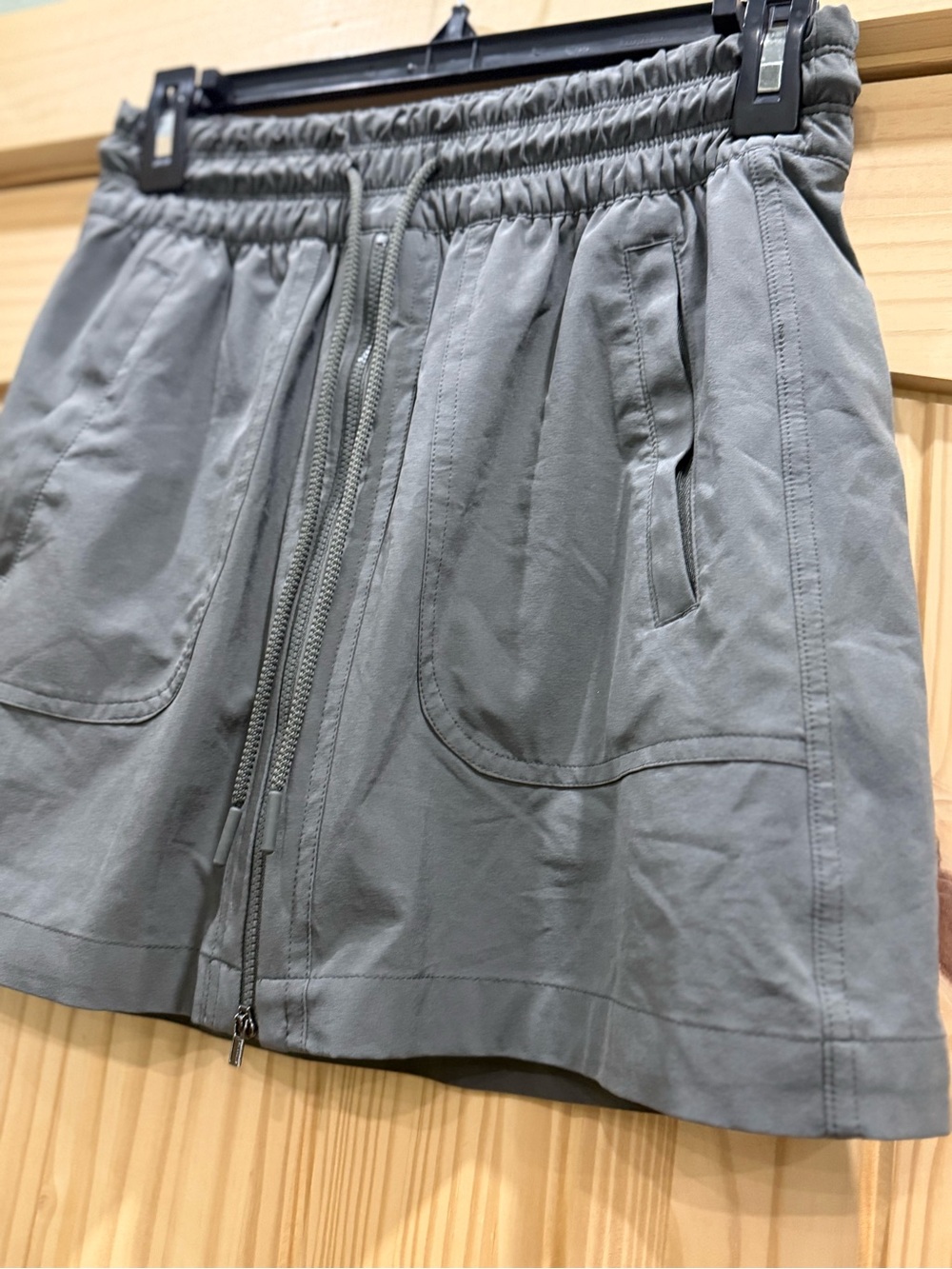 Athleta Casual Zippered Gray Mini Skort - Picture 3 of 6